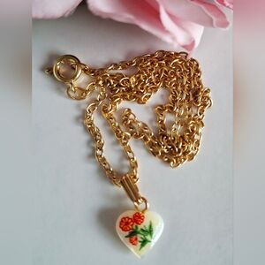 Vintage 80s 💐🤍✨️White Jade Floral Heart Necklace